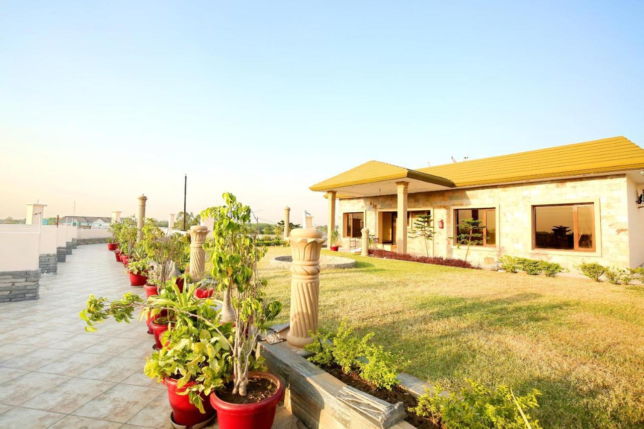 Oyo Flagship Armaan Resort Shāhpur Exterior foto