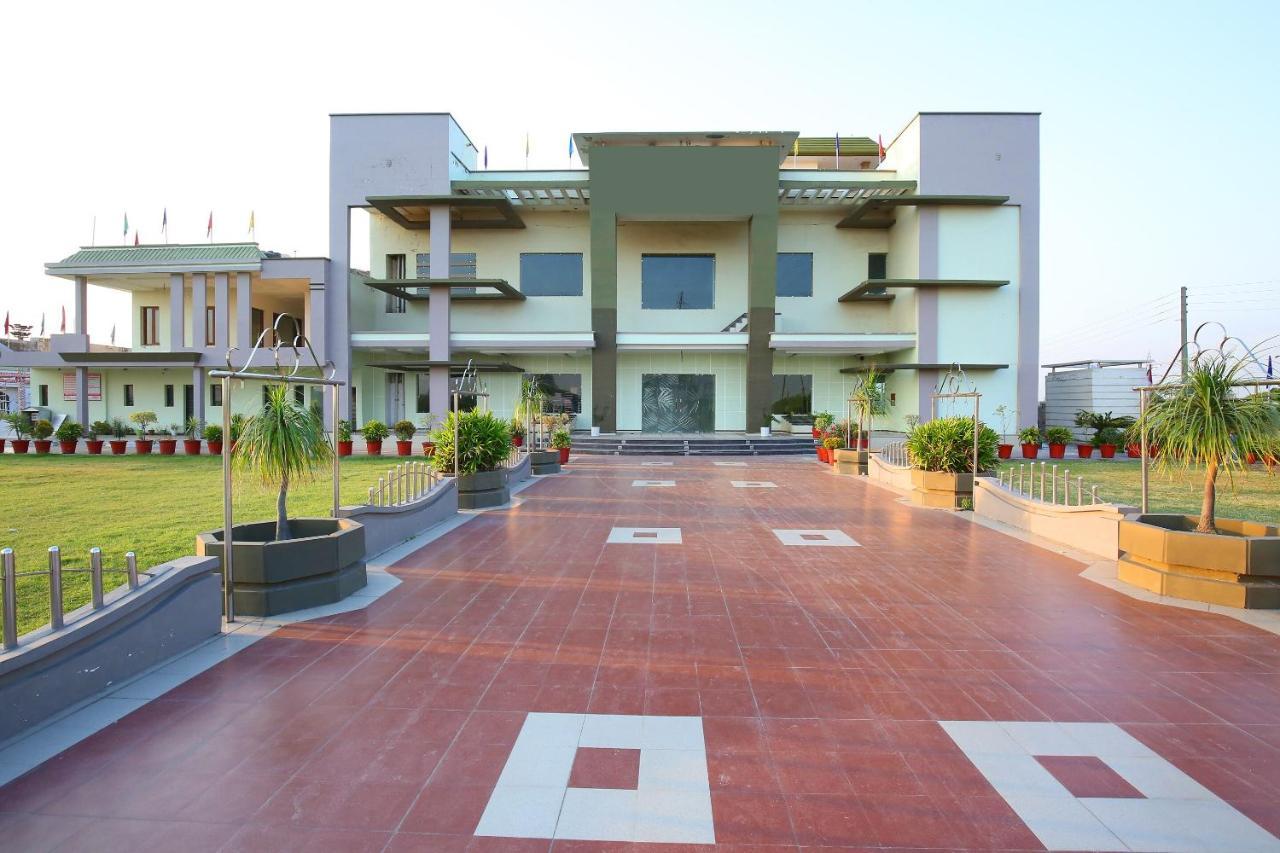 Oyo Flagship Armaan Resort Shāhpur Exterior foto